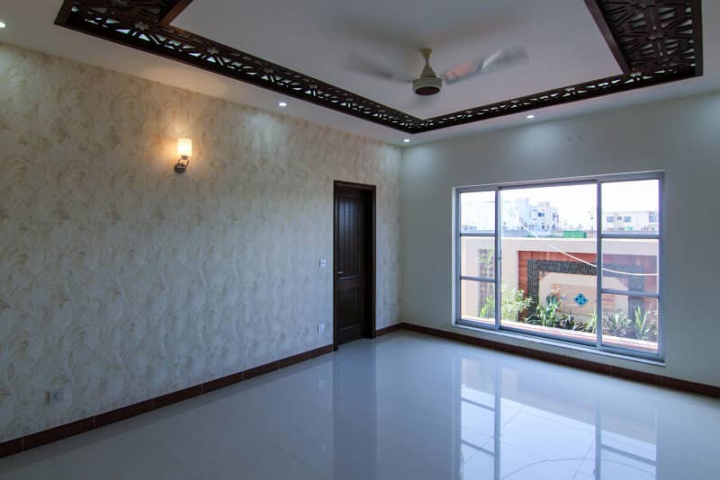 10 marla beautifull house available for sale in dha phase 8 lahore 9