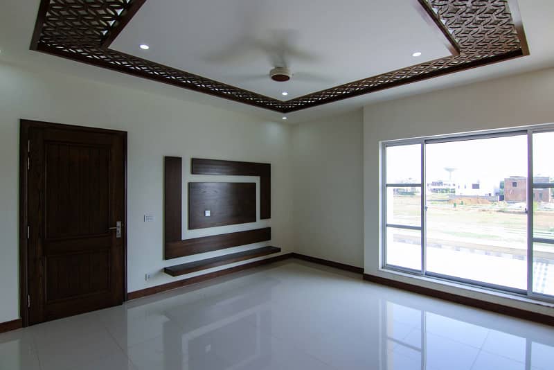 10 marla beautifull house available for sale in dha phase 8 lahore 19