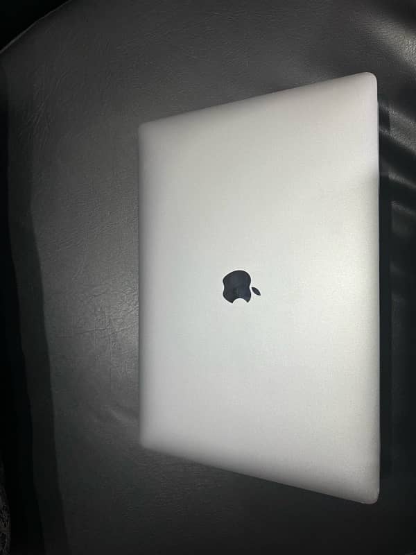 mac book pro 2017 15.4 inch 1