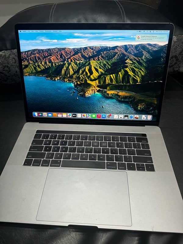 mac book pro 2017 15.4 inch 2