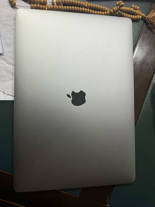 mac book pro 2017 15.4 inch 7