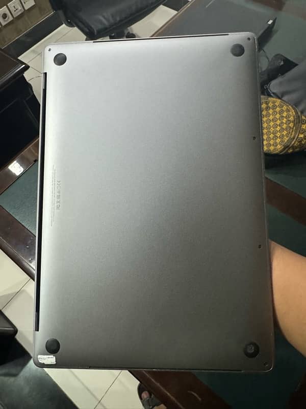 mac book pro 2017 15.4 inch 8