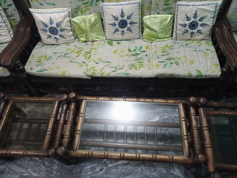 Sofa set 5 seater with table 1 big 2 small and sety 2