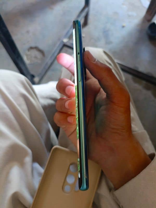 OnePlus 8 pro  12/256 screen ma dot hai thora sa 1