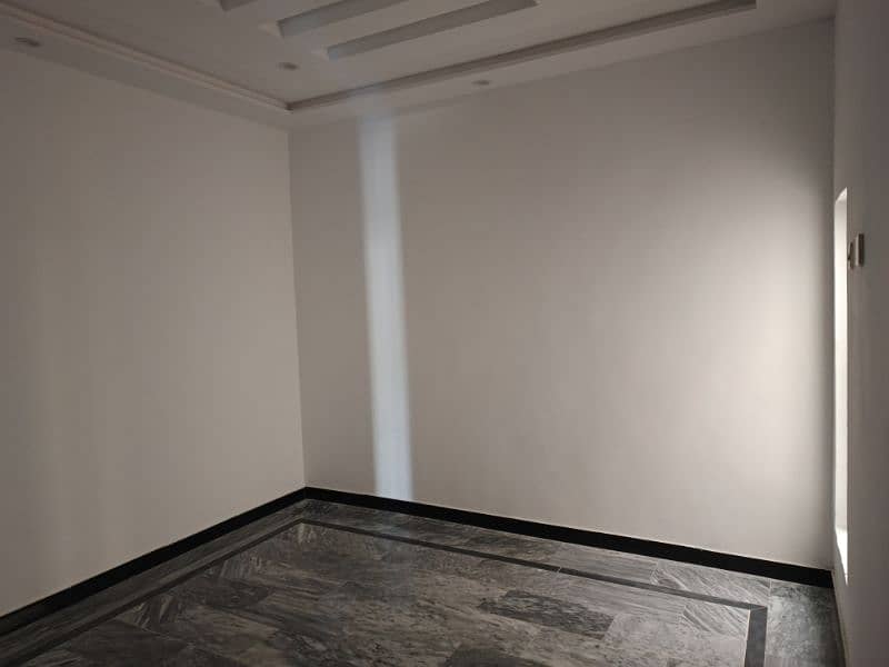 STUNNING NEW FLAT TO RENT/ (Leading to Ketchery Chowk) ONLY 25k PM ono 11