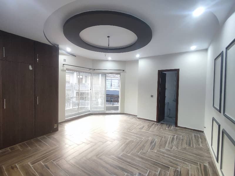 Upper portion for rent in G15 size 10 Marla park phase near to markaz masjid park mini market five options available 6