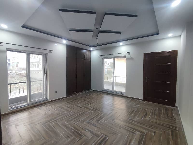 Upper portion for rent in G15 size 10 Marla park phase near to markaz masjid park mini market five options available 8