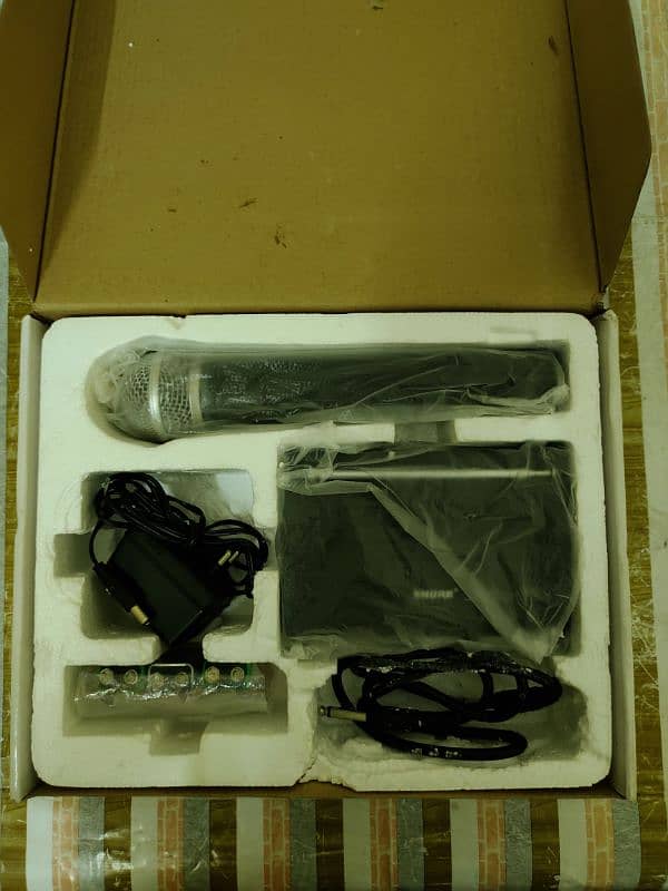 Professional Wireless Microphone System Box pack 1