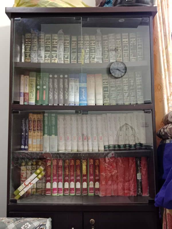 2 bookshelf hai aik 5ft ka dosra 6 ft ka 1