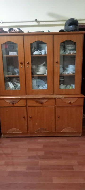 Showcase with divider in Good condition 0