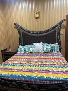 Almost brand New King Bed Set With Big Dressing Table + 2 Side Tables