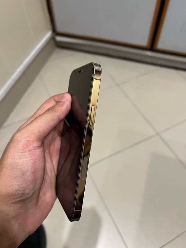 iPhone 12 pro GOLD 2