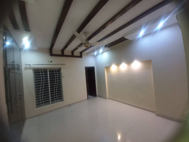 20 Marla House For Rent Available In Valencia Housing Society Lahore Bijli Pani Gas Available 13