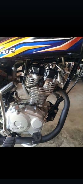 18 model good condition Lahore number bike ma koi km ni aa 6