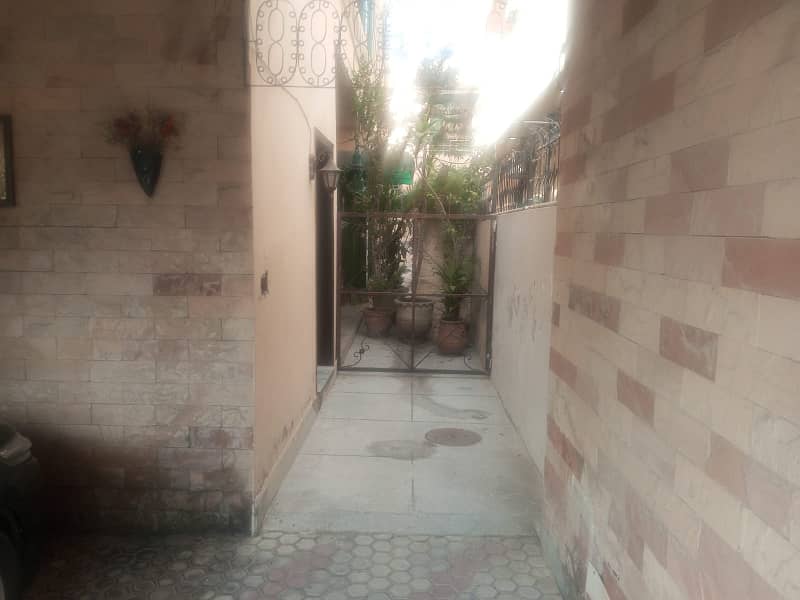 1 Kanal Designer House very Neat Clean HOT Location Very Reasonable Price In Phase 1 DHA DHA Phase 1, DHA Defence, Lahore, Punjab 4