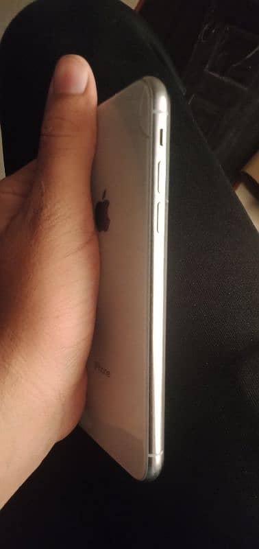 Iphone x (64GB) - non-PTA white colour ,Face ID not working, RS 30000 1