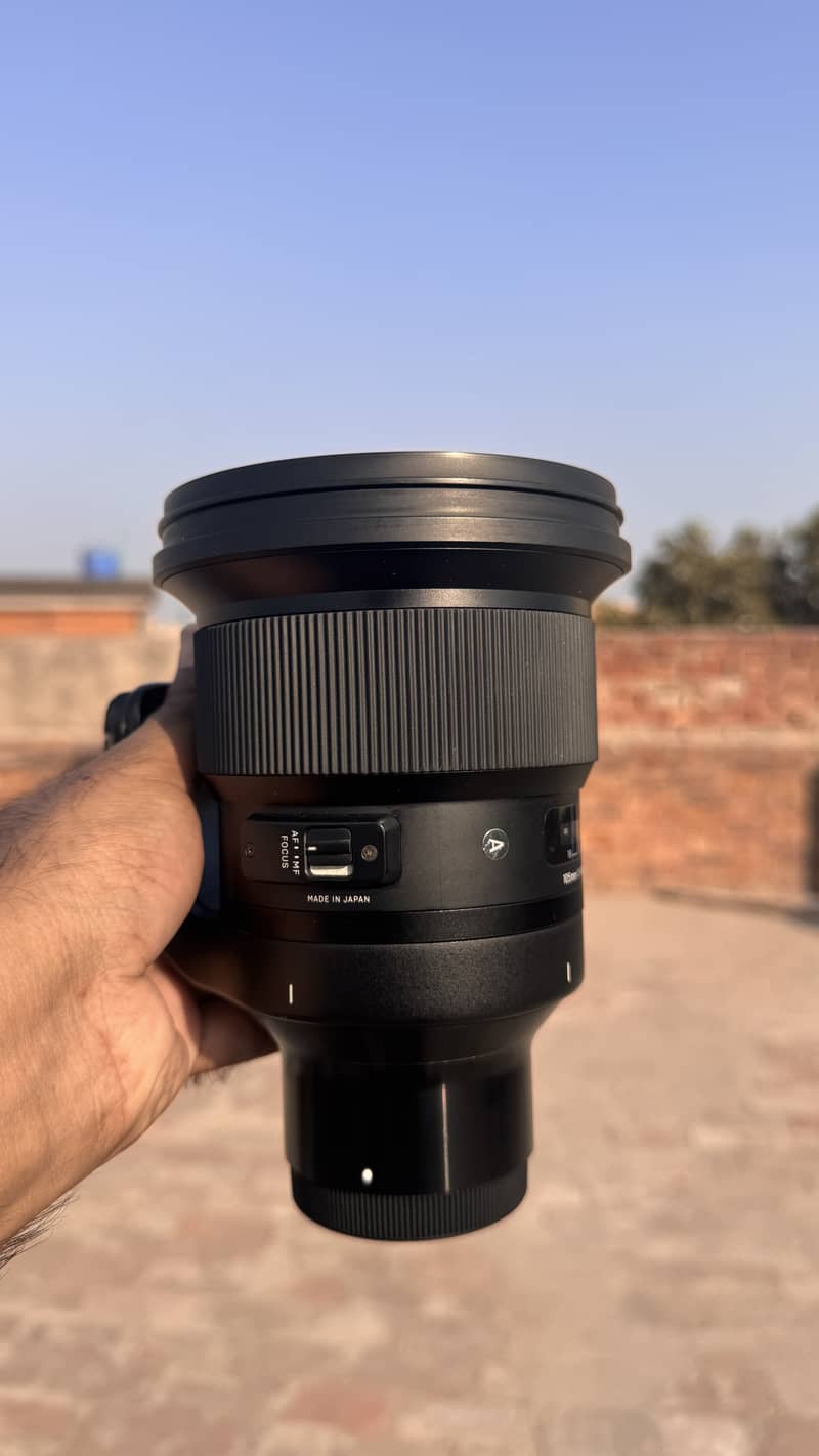 Sony Emount > Sigma 105mm 1.4 lens for sale urgent 4