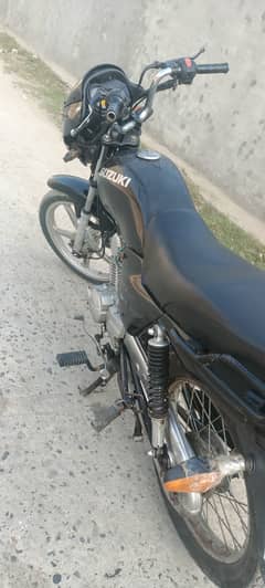 Suzuki 110s for sale all ok buttery charig honi hy selaf ok hy