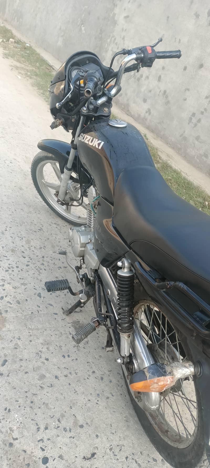 Suzuki 110s for sale all ok buttery charig honi hy selaf ok hy 0