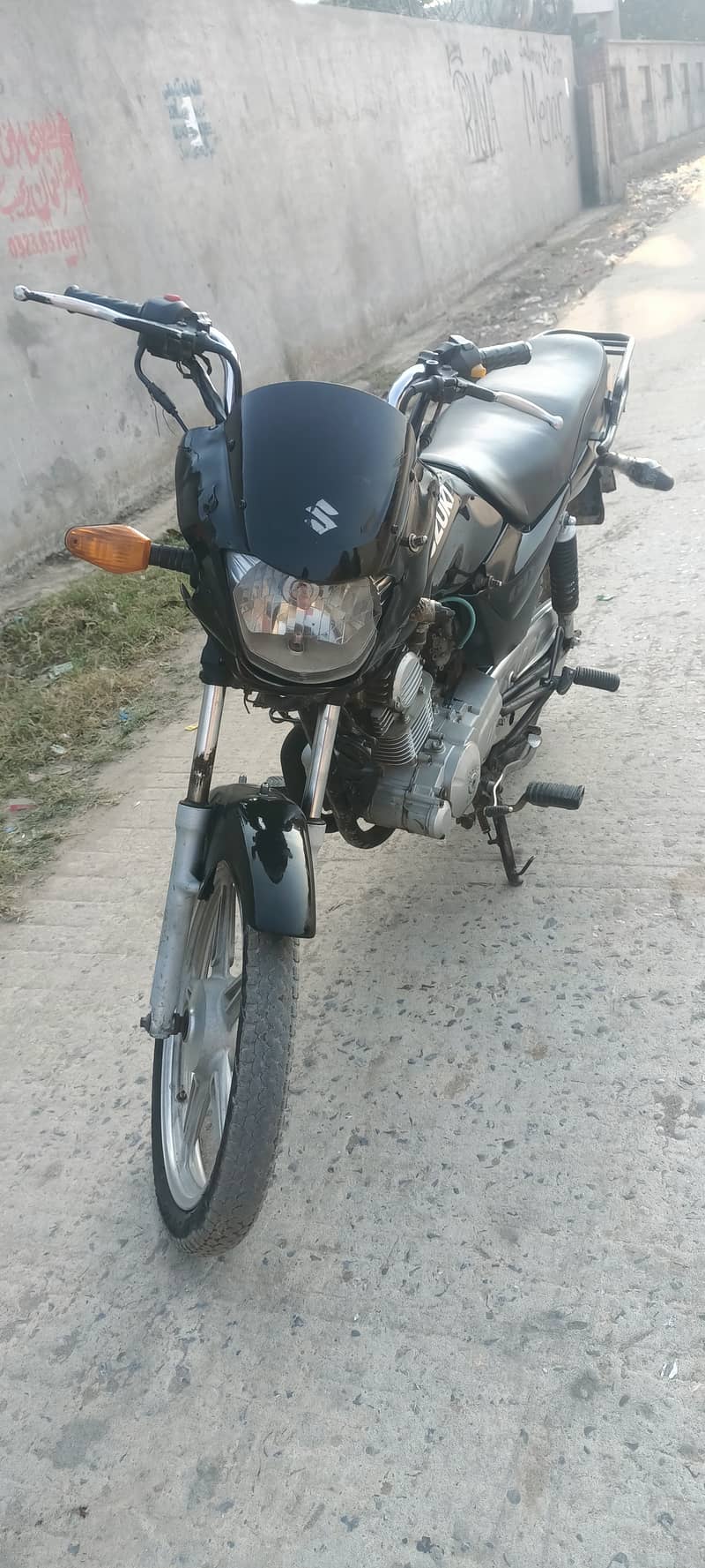 Suzuki 110s for sale all ok buttery charig honi hy selaf ok hy 1