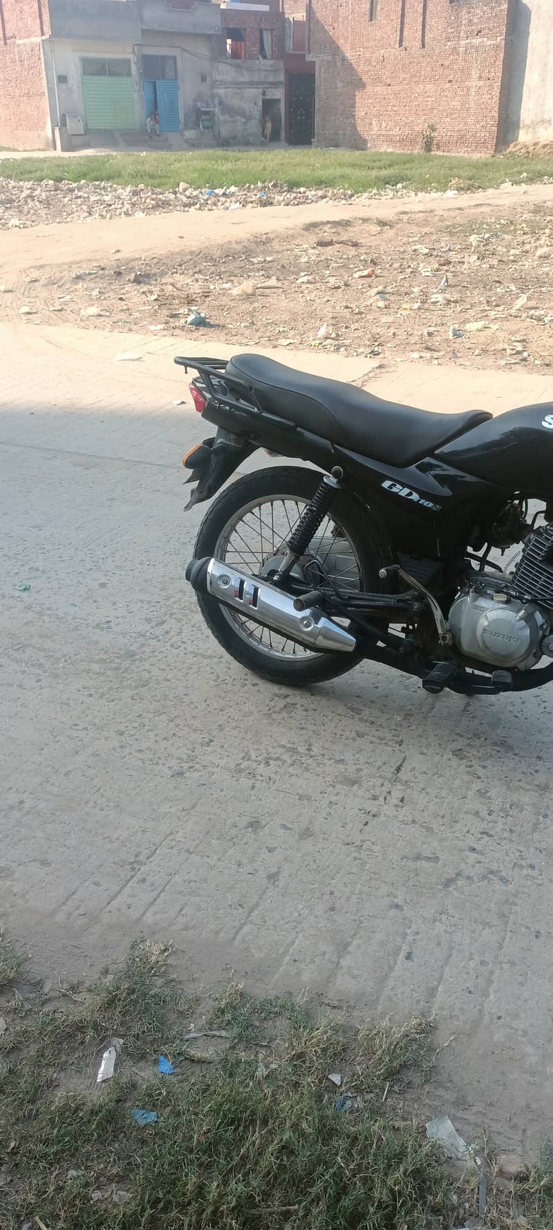 Suzuki 110s for sale all ok buttery charig honi hy selaf ok hy 9