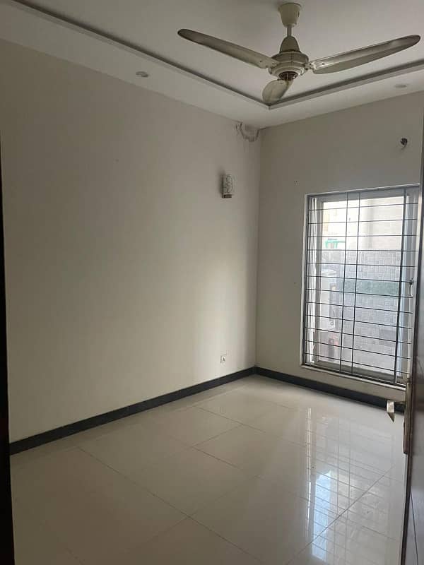 5 Marla HOUSE 4 Rent At DHA Lahore. 6