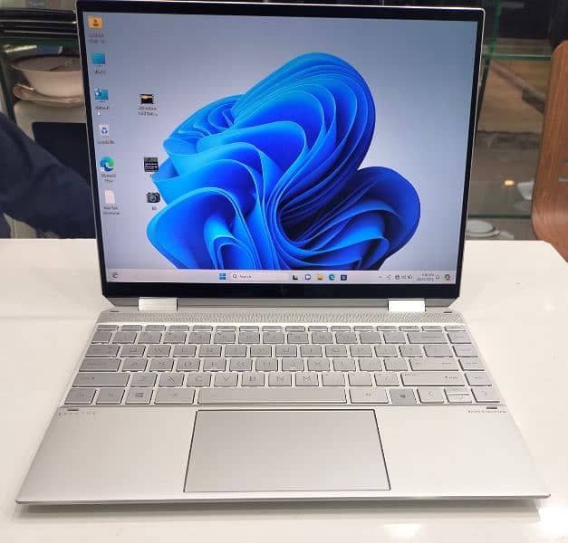 HP Spectre x360 Core i7 - 11th Gen 0