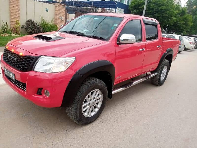 Toyota Hilux 2012 1