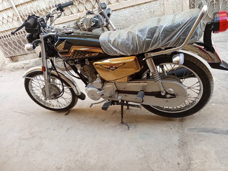 Honda CG 125 Special Edition 2024 3