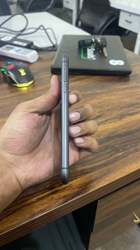 iPhone 11 64gb Non PTA 2