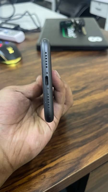 iPhone 11 64gb Non PTA 3