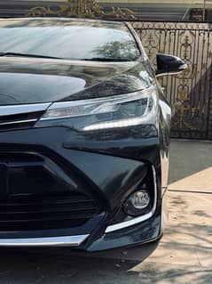 Toyota Corolla Grande X - Black with Black (2021)