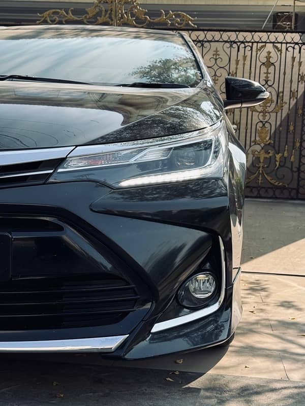 Toyota Corolla Grande X - Black with Black (2021) 0