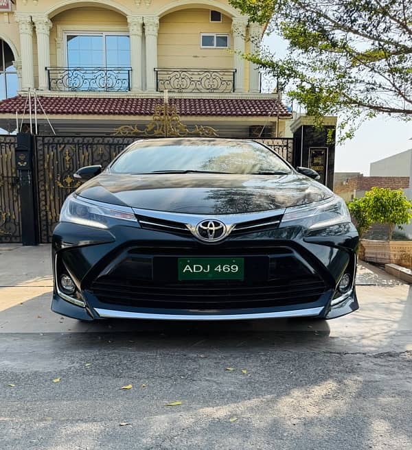 Toyota Corolla Grande X - Black with Black (2021) 1