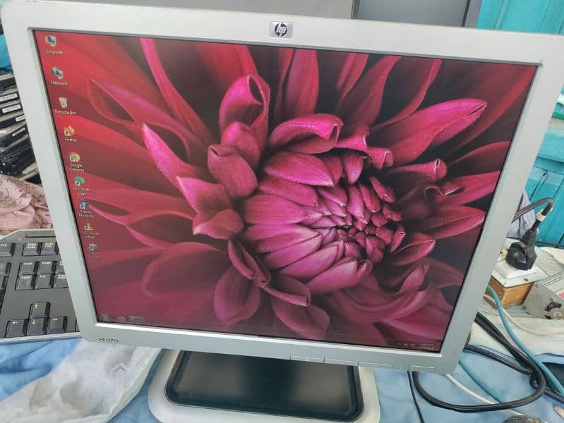 HP BRANDED 17 INCH LCD CHECKING WARRANTY. 03122810637 6