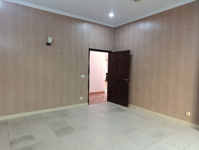 Kanal upper portion 3 bedrooms separate gate In Dha Phase 8 Ex Air Avenue 0