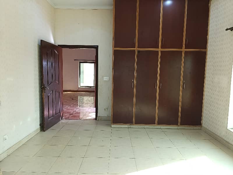 Kanal upper portion 3 bedrooms separate gate In Dha Phase 8 Ex Air Avenue 5