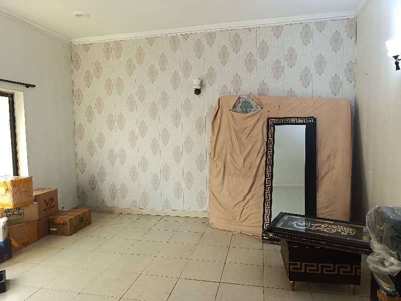 Kanal upper portion 3 bedrooms separate gate In Dha Phase 8 Ex Air Avenue 7