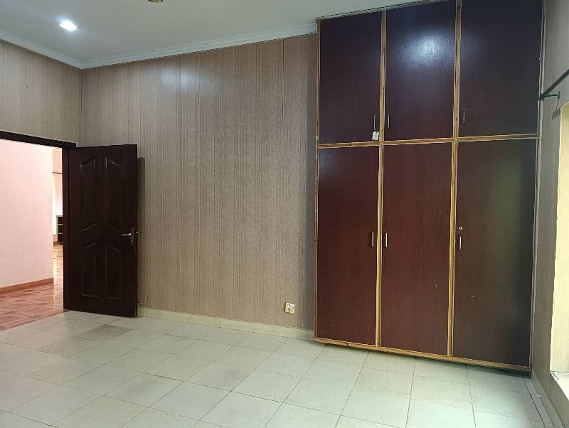 Kanal upper portion 3 bedrooms separate gate In Dha Phase 8 Ex Air Avenue 9