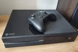 Xbox One 1540 with one wireless controller