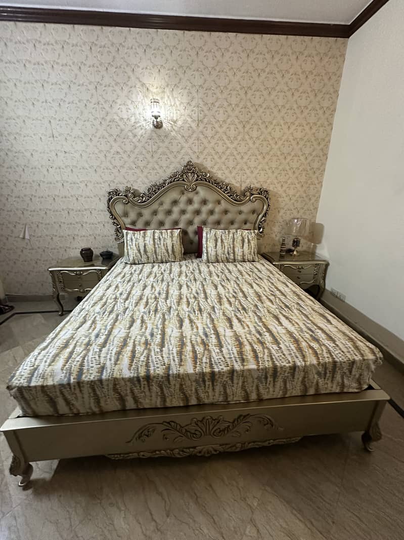 Exquisite King-Size Bed Set with 2 Side Drawers and Dressing Table 1