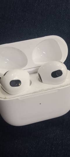 Apple Airpods generation 3 case damaged