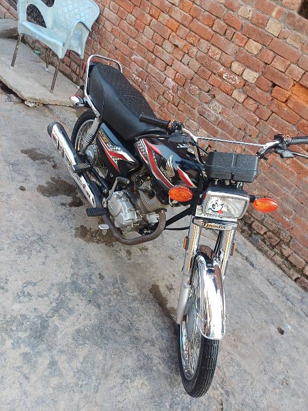 Honda 125 Black Color 1