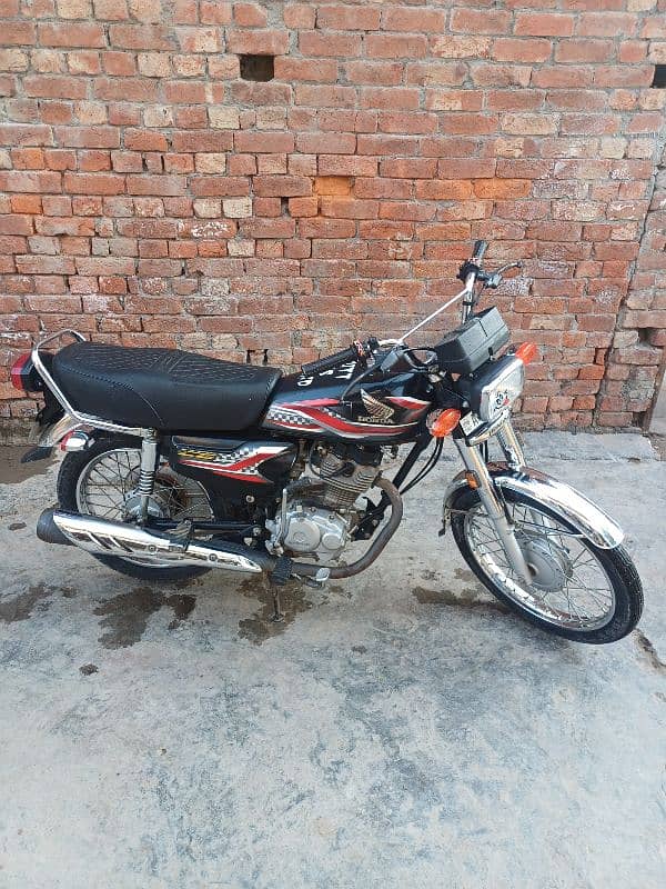 Honda 125 Black Color 2