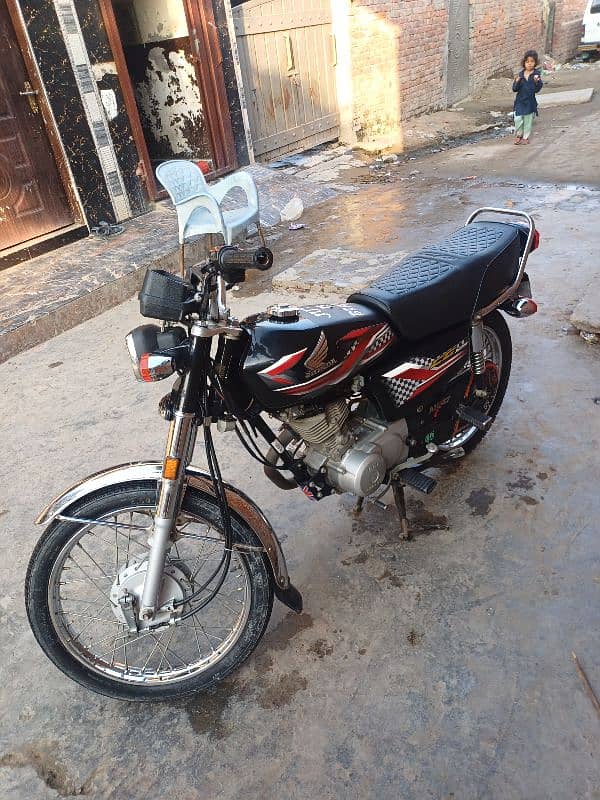 Honda 125 Black Color 3