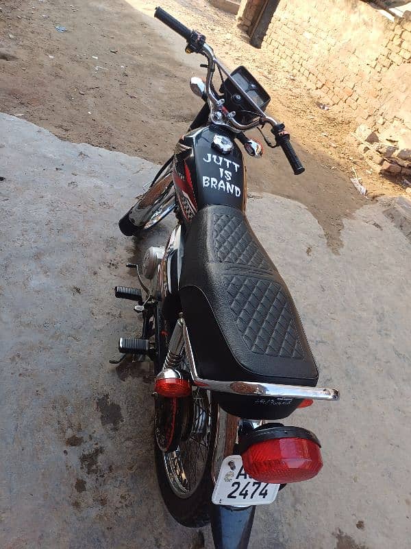 Honda 125 Black Color 4