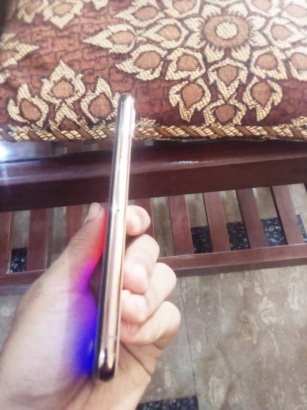 Iphone xs Goden Colour 256gb Memory 10 by 10 Condition    Non Pta 4