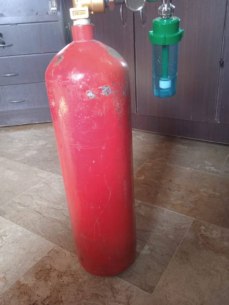 OXYGEN CYLINDER FOR SALE 0