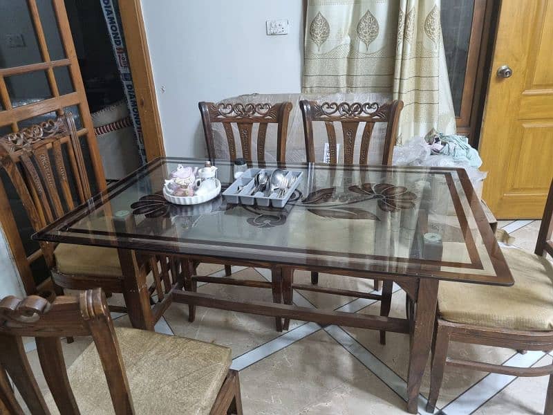 pure wooden 10/10 dinning table. 2