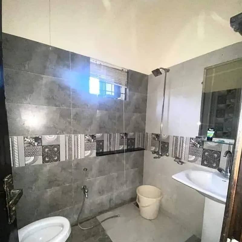 8.25 marla house for sale in paragon city lahore 7